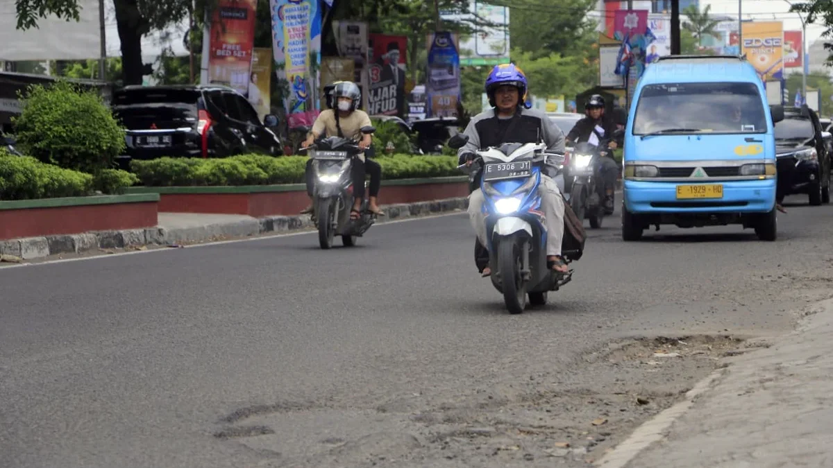 Jalan rusak di Kota Cirebon