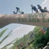 Objek Wisata Anti Galau di Desa Sinarancang Kecaman Mundu memiliki aneka spot yang menarik wisatawan saat libu