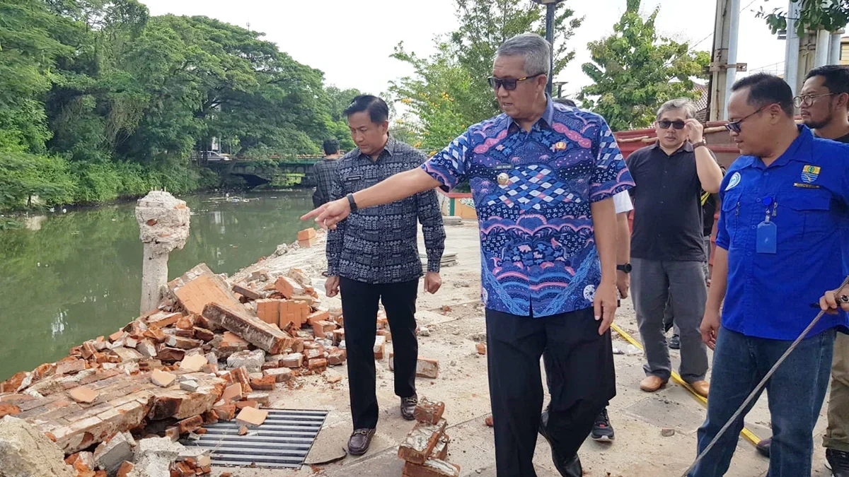 Penjabat Walikota (Pj Walikota Cirebon) Drs Agus Mulyadi meninjau lokasi Kotaku pada Jumat 19 April 2024.
