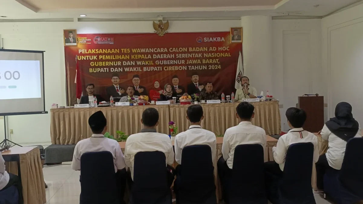 Komisioner KPU Kabupaten Cirebon saat menyeleksi calon anggota PPK untuk Pilkada 2024, beberapa waktu lalu. 
