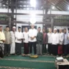 Pj Walikota Cirebon, Drs H Agus Mulyadi MSi bersilaturahmi sambil meninjau keadaan Tajug Agung Pangeran Kejaks