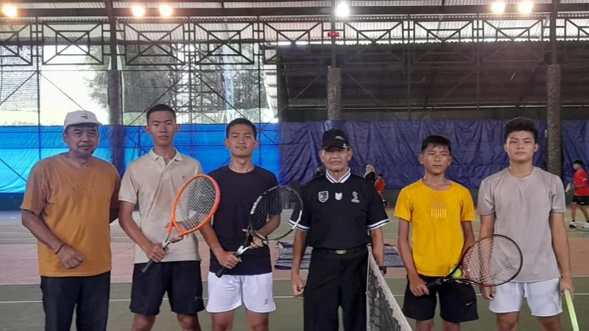 Atlet Popwilda Kabupaten Majalengka dalam cabang olahraga tenis lapangan putra meraih juara pertama mengalahka