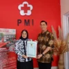 Indomaret mendapat penghargaan dari Palang Merah Indonesia (PMI) Cabang Kota Cirebon.