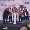 Pj Bupati Cirebon Drs H Wahyu Mijaya (tengah) didampingi Kepala Disnaker Novi Herdrianto SSTP MSi bersama pimp