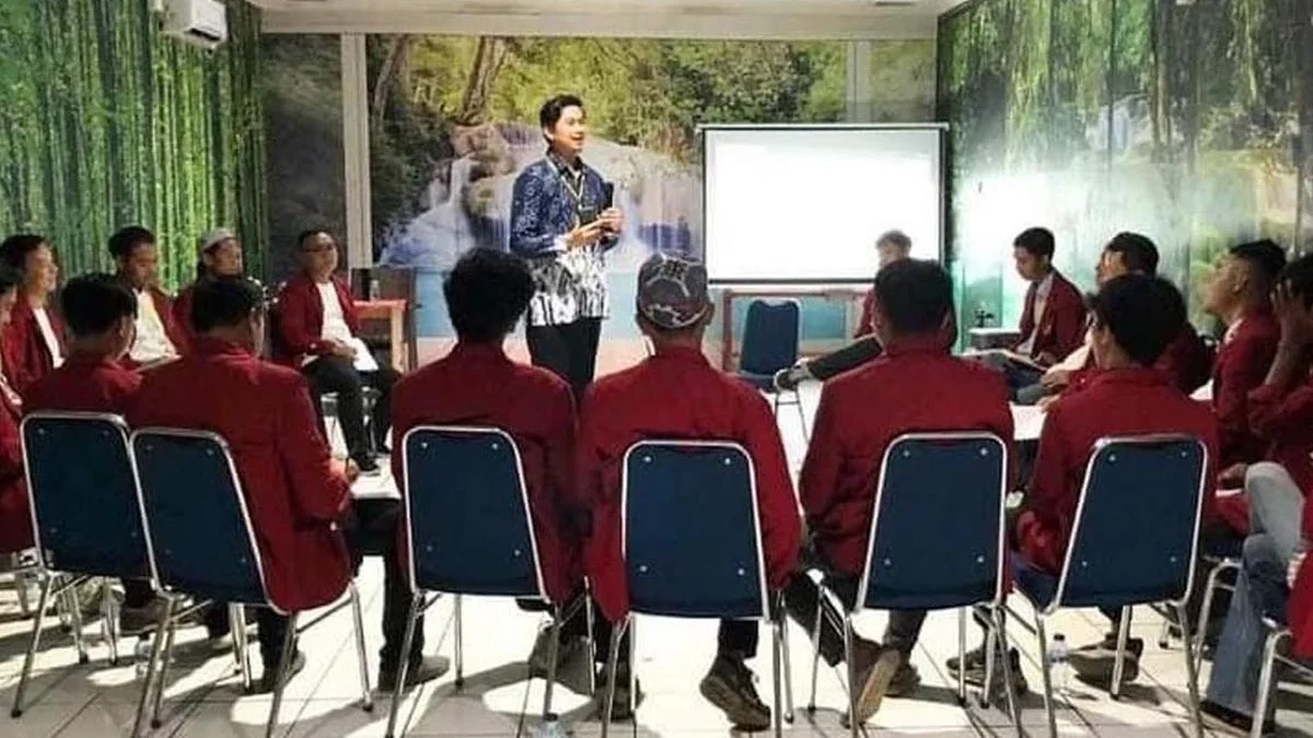 Sebanyak 6 WBP Lapas Cirebon mengikuti perkuliahan tatap muka bersama 20 mahasiswa lainnya dari Program Studi