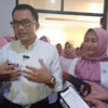 Pj Bupati Cirebon Drs Wahyu Mijaya SH MSi didampingi Kepala DPPKBP3A Hj Eni Suhaeni SKM MKes mendorong agar re