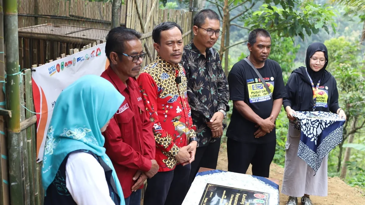 Rektor UMC Meresmikan Kandang Permakultur di Desa Gunungmanik Kabupaten Kuningan