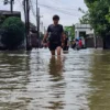 Curah hujan tinggi akibatkan banjir di 13 desa di Kabupaten Cirebon.