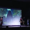Pertunjukan teater kisah Ciung Wanara yang dibawakan oleh mahasiswa Universitas Sindangkasih Majalengka bertuj