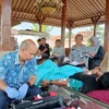 PCR melakukan kegiatan donor darah di kediaman mantan Bupati Cirebon Drs Imron MAg di Desa Dawuan.